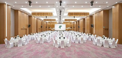 Holiday Inn & Suites Saigon Airport by IHG