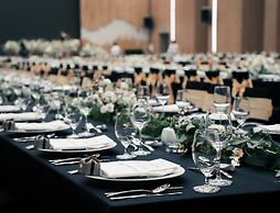 Holiday Inn & Suites Saigon Airport by IHG