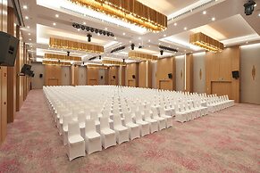 Holiday Inn & Suites Saigon Airport by IHG