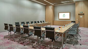 Holiday Inn & Suites Saigon Airport by IHG