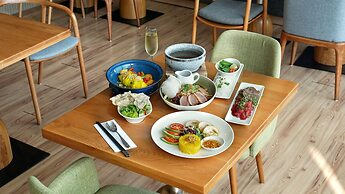 Holiday Inn & Suites Saigon Airport by IHG