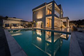 Sueño LUXURY VILLA 180 Iconic Sea View