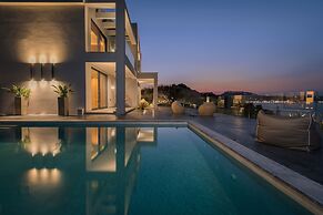 Sueño LUXURY VILLA 180 Iconic Sea View