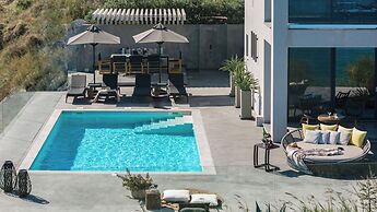 Sueño LUXURY VILLA 180 Iconic Sea View