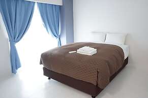 Mr.KINJO inn in front of Children Medical Care Center