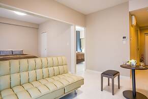 Mr.KINJO inn in front of Children Medical Care Center