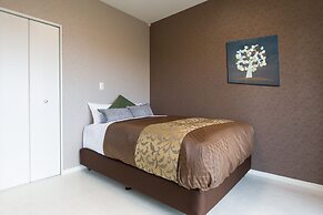 Mr.KINJO inn in front of Children Medical Care Center