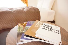 Mr.KINJO inn in front of Children Medical Care Center