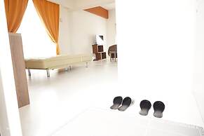 Mr.KINJO inn in front of Children Medical Care Center