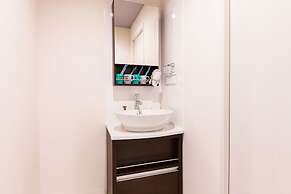 Mr.KINJO inn in front of Children Medical Care Center