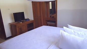 Aman Gati Hotel Lakey