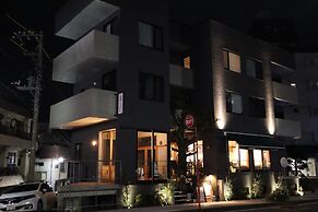 Treeside Hotel & Apartment