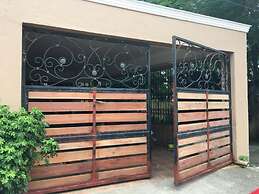 Spinning Cat Hostel - Adults Only