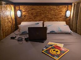 Spinning Cat Hostel - Adults Only