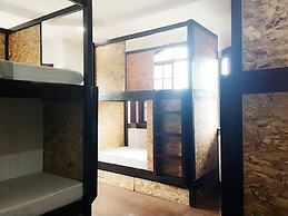 Spinning Cat Hostel - Adults Only