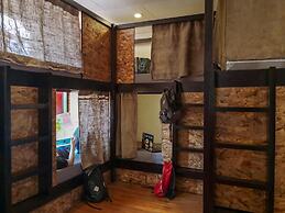 Spinning Cat Hostel - Adults Only