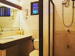 Spinning Cat Hostel - Adults Only