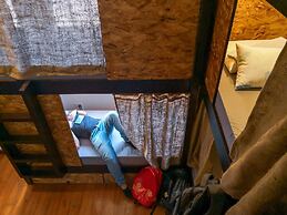 Spinning Cat Hostel - Adults Only