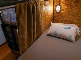 Spinning Cat Hostel - Adults Only