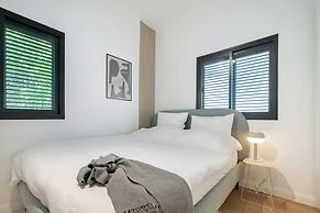 Mr. Yavos - By TLV2GO