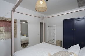 Mr. Yavos - By TLV2GO