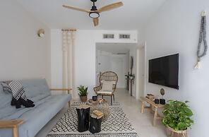 Mr. Yavos - By TLV2GO