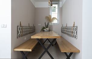 Mr. Yavos - By TLV2GO