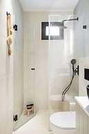 Mr. Yavos - By TLV2GO