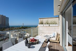 Mr. Yavos - By TLV2GO