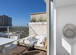 Mr. Yavos - By TLV2GO