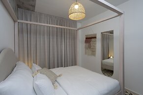 Mr. Yavos - By TLV2GO