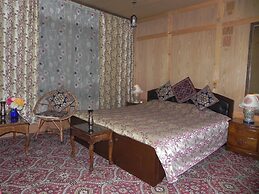 Shabrose Heritage Houseboats