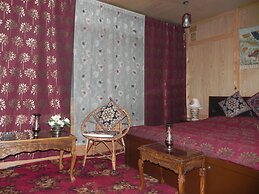 Shabrose Heritage Houseboats