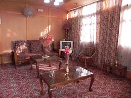 Shabrose Heritage Houseboats