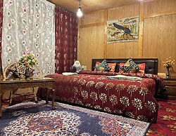 Shabrose Heritage Houseboats