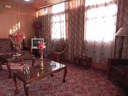 Shabrose Heritage Houseboats