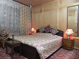 Shabrose Heritage Houseboats