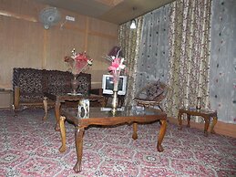 Shabrose Heritage Houseboats