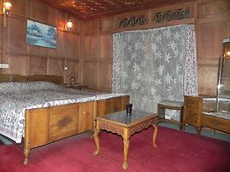 Shabrose Heritage Houseboats