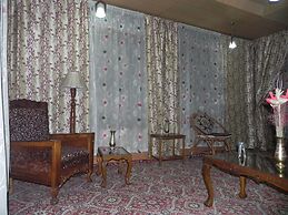 Shabrose Heritage Houseboats