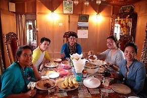 Shabrose Heritage Houseboats