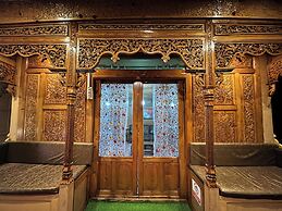 Shabrose Heritage Houseboats