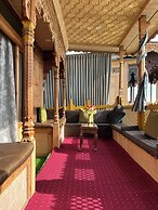 Shabrose Heritage Houseboats