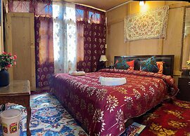 Shabrose Heritage Houseboats