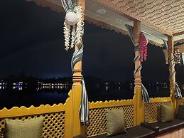 Shabrose Heritage Houseboats