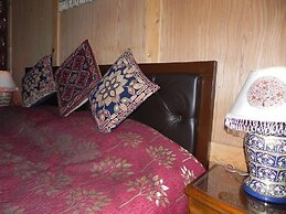 Shabrose Heritage Houseboats