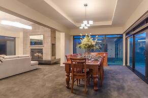 Luxury Villa 5 Bedrooms