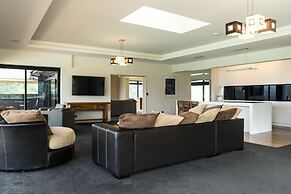 Luxury Villa 5 Bedrooms