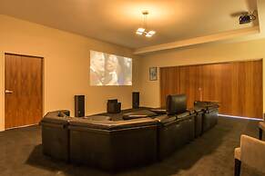 Luxury Villa 5 Bedrooms