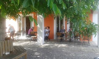 Weinhof am Nussbaum